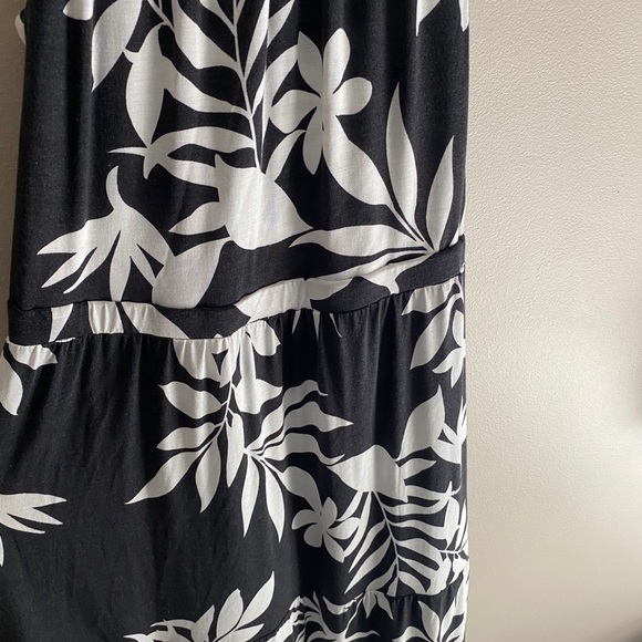Women’s Black And White Floral Dress - Picture 3 of 6